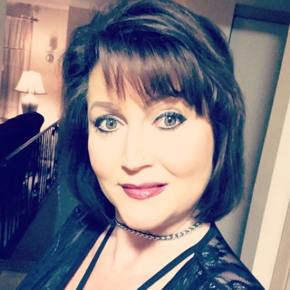 Meet your Posher, Stacey - Picture 2 of 3